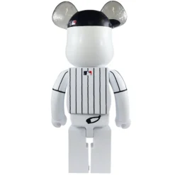 1000% MLB x Peanuts Bearbrick Snoopy (New York Yankees)